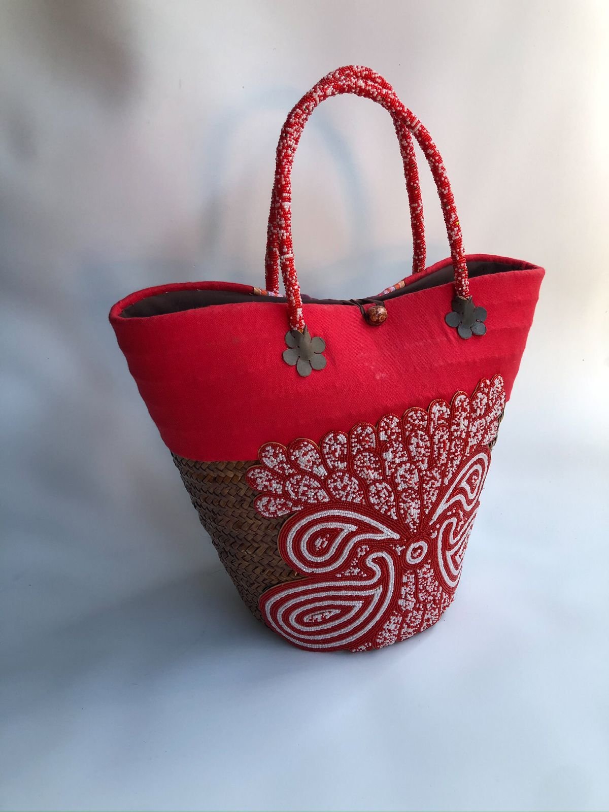 basket-makuti-red-white-03.jpg Makuti Basket - Image 1